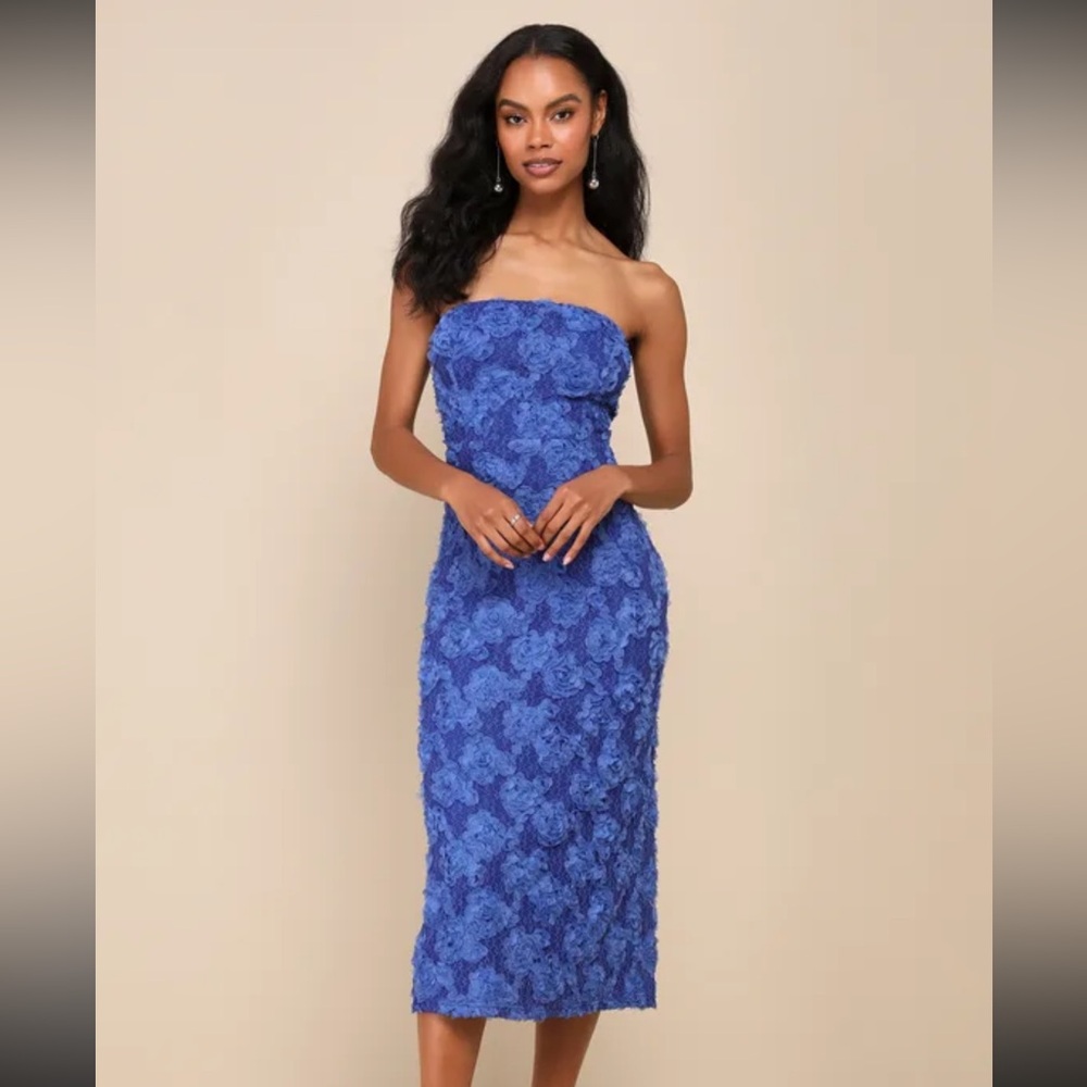 ✨Lulu’s✨ Flawless Perfection Blue Floral Strapless Midi Dress